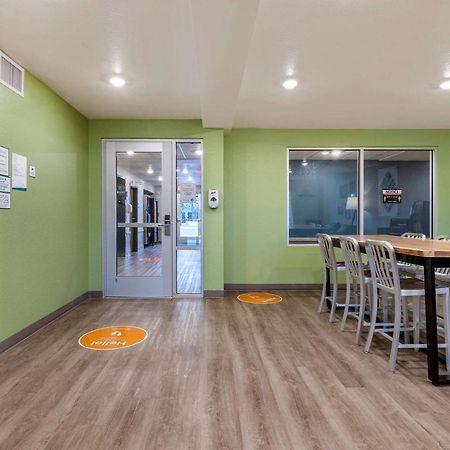 Woodspring Suites Brunswick Bagian luar foto