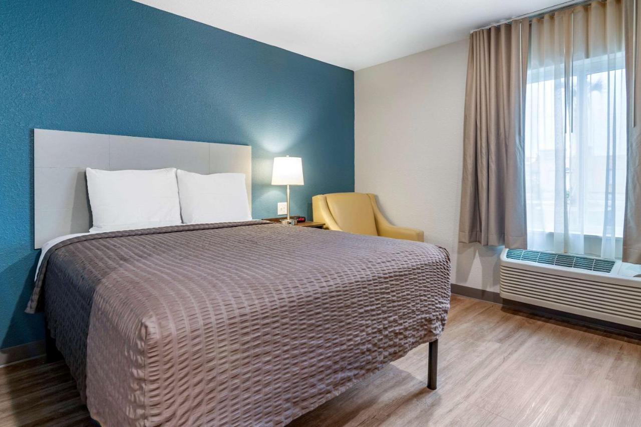 Woodspring Suites Brunswick Bagian luar foto
