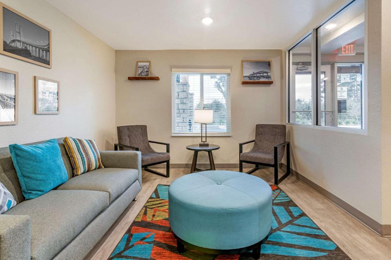 Woodspring Suites Brunswick Bagian luar foto