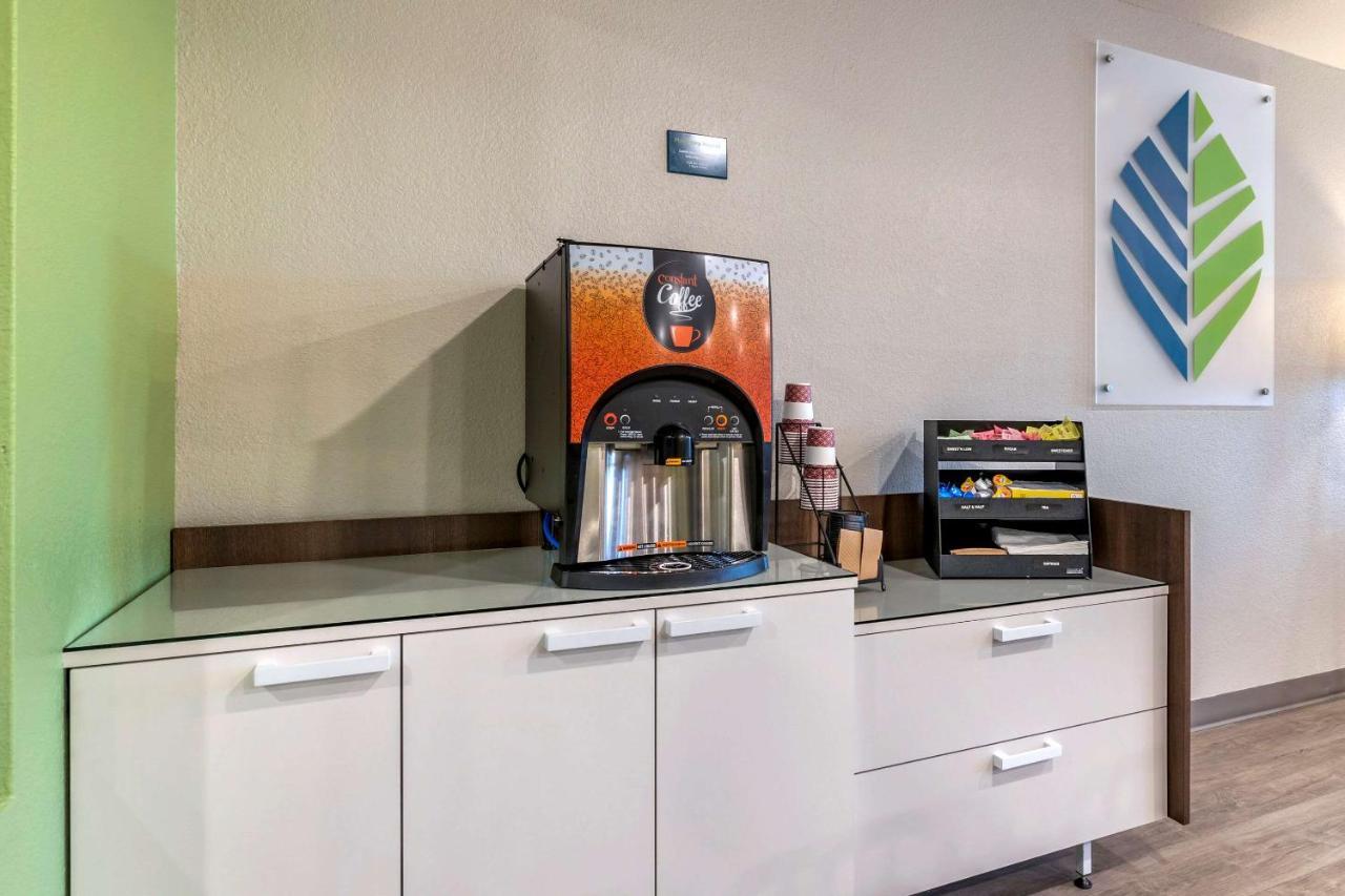 Woodspring Suites Brunswick Bagian luar foto