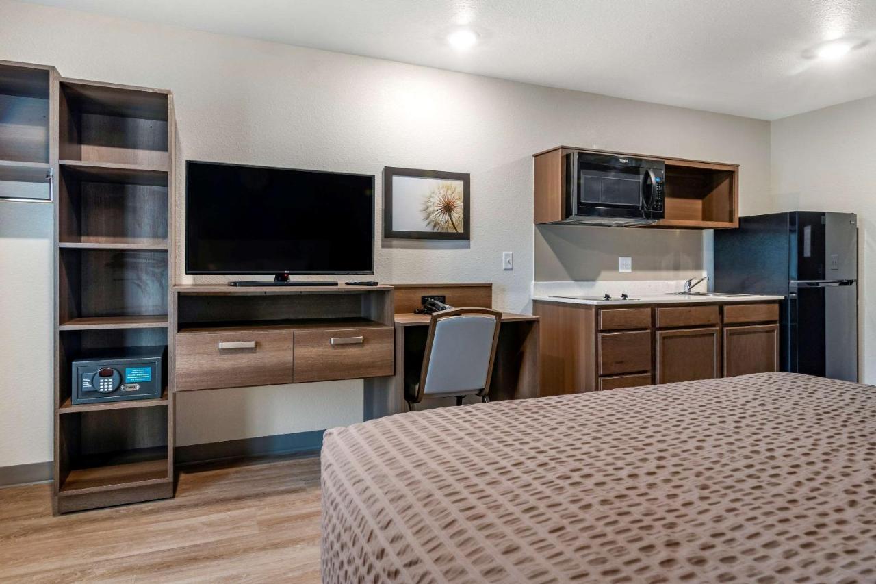 Woodspring Suites Brunswick Bagian luar foto