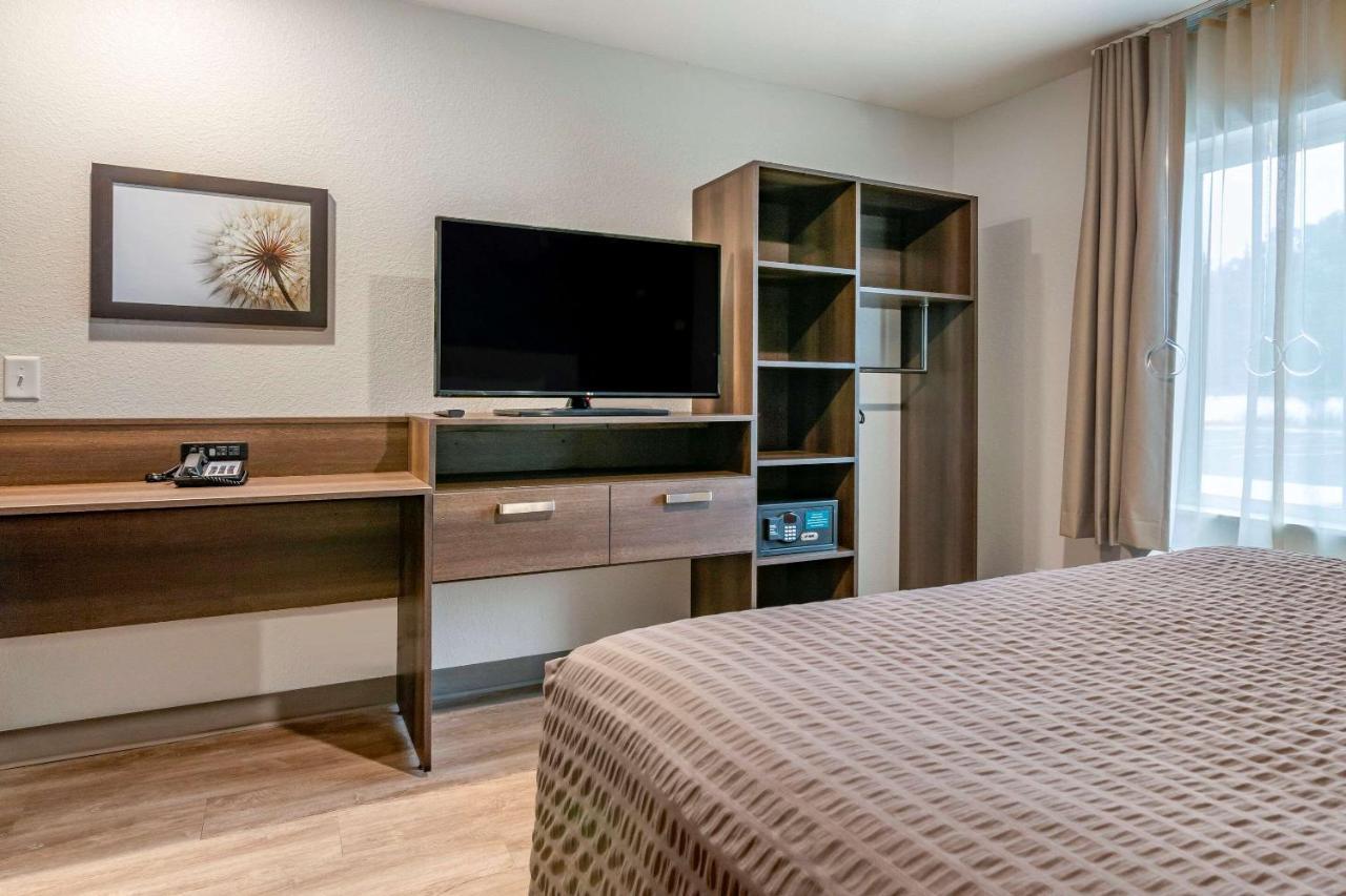 Woodspring Suites Brunswick Bagian luar foto