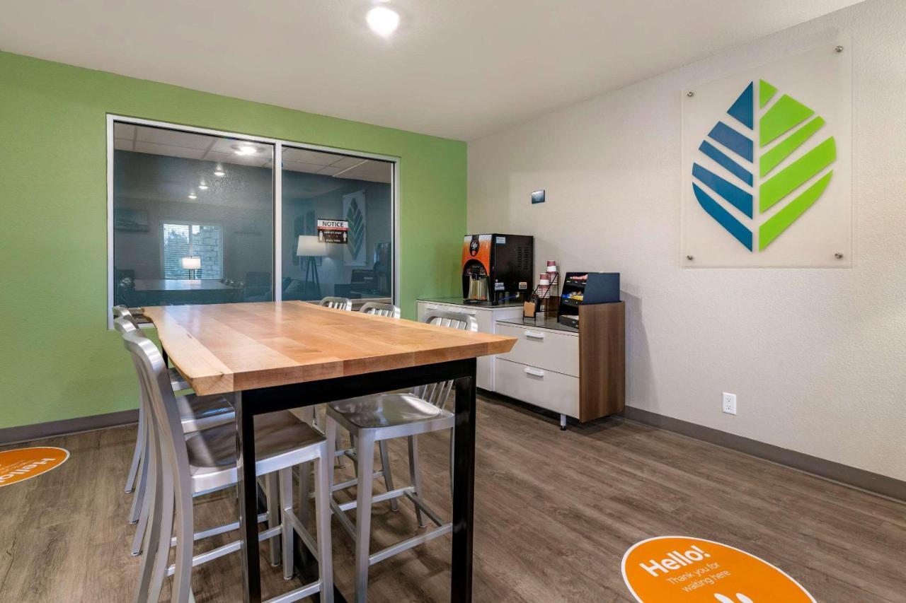Woodspring Suites Brunswick Bagian luar foto