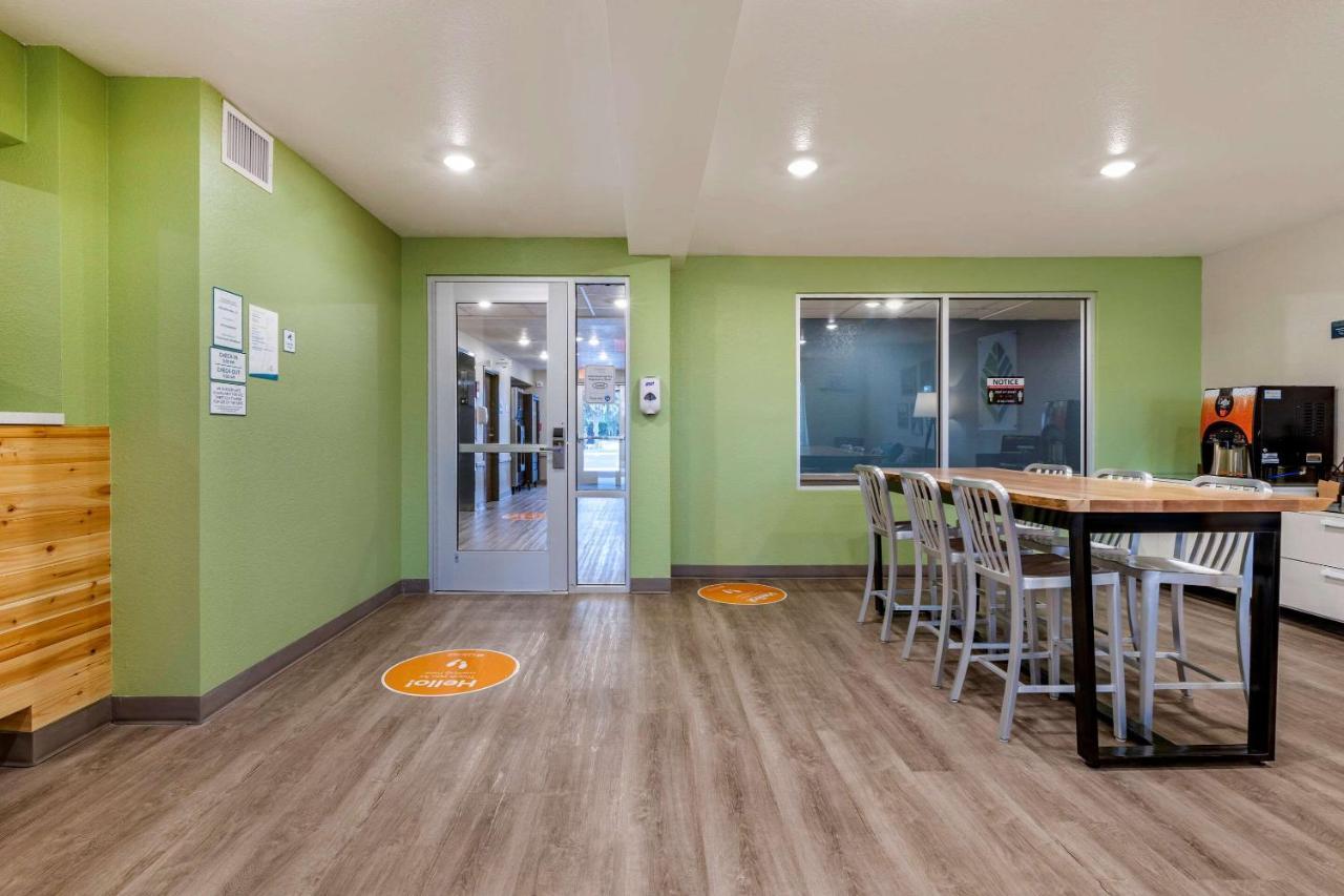 Woodspring Suites Brunswick Bagian luar foto