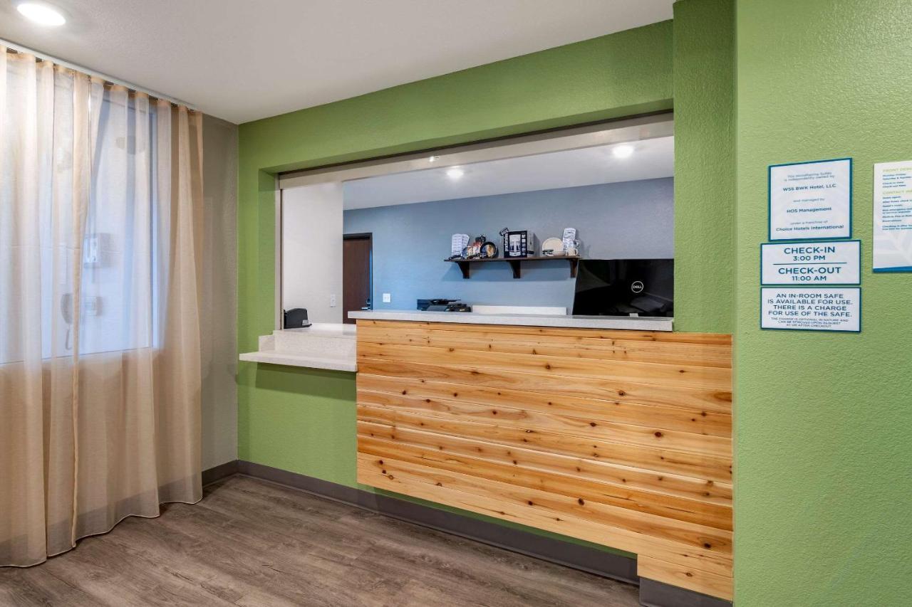 Woodspring Suites Brunswick Bagian luar foto
