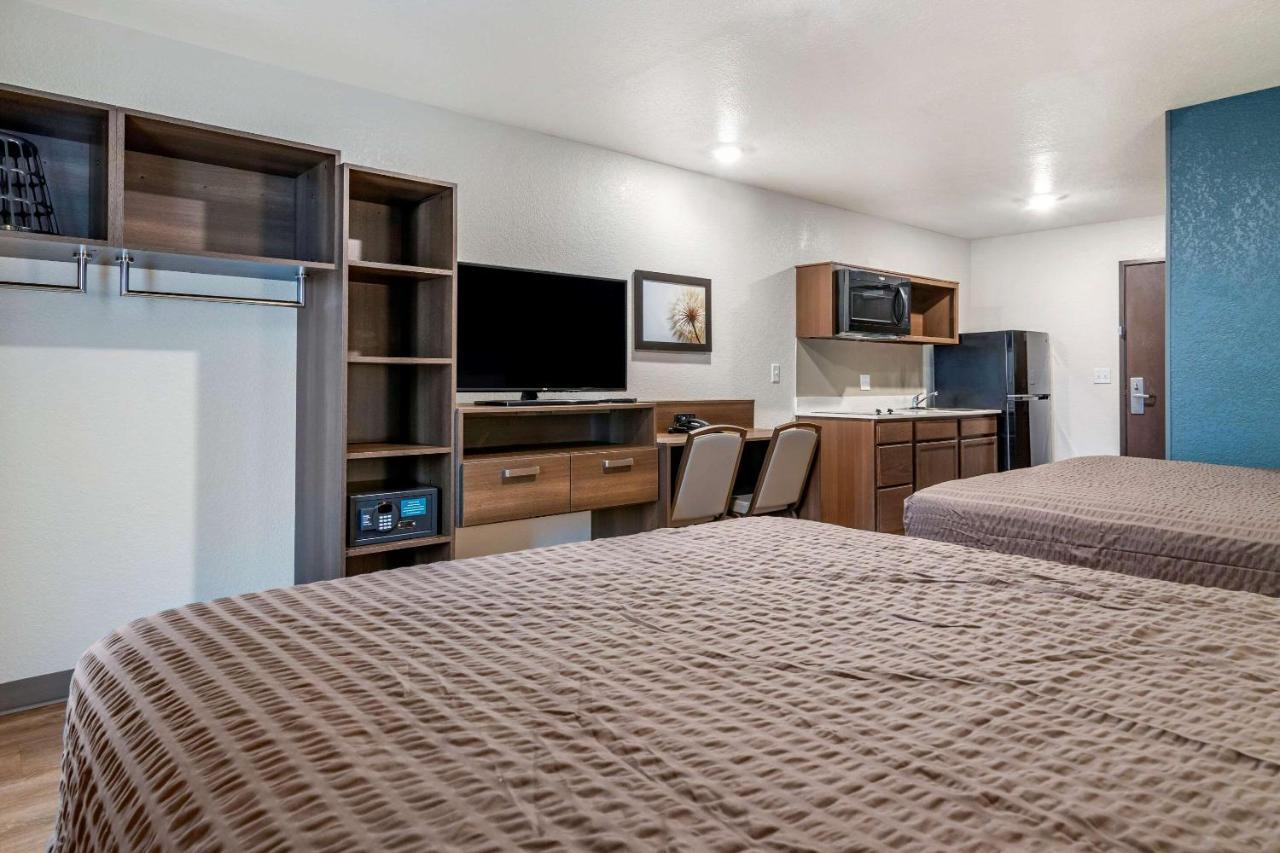Woodspring Suites Brunswick Bagian luar foto