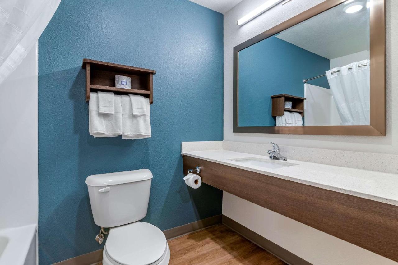Woodspring Suites Brunswick Bagian luar foto